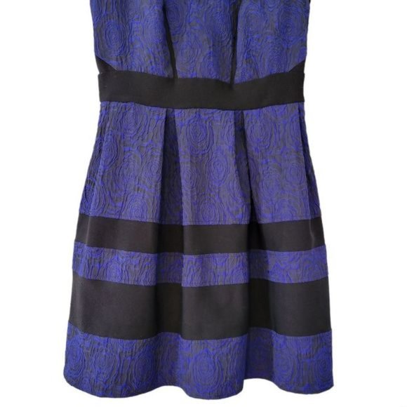 Oleg Cassini Sleeveless Pleated Brocade Dress Size 8. - Picture 4 of 8